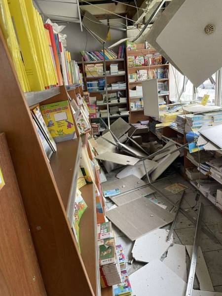 У Києві книгарню видавництва «Ранок» пошкоджено внаслідок російського обстрілу. 4 У Києві книгарню видавництва «Ранок» пошкоджено внаслідок російського обстрілу. 4