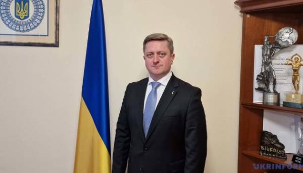 Головна 22 Український посол Зварич відкинув польську нагороду