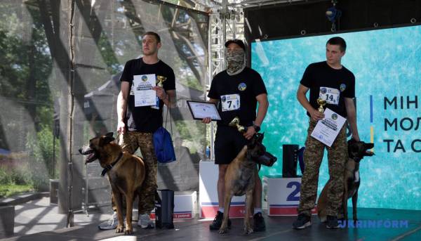 У столиці України вперше відбувся забіг військових собак-кінологів, побивши рекорд країни. 26