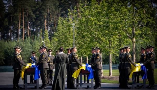 Головна 37 На Національному військовому меморіалі віддали шану ще 12 захисникам України,…