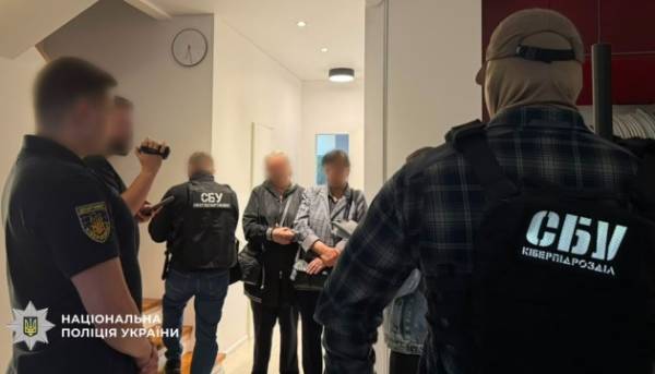 Головна 39 Правоохоронці затримали групу творців фальшивої програми «Резерв+»