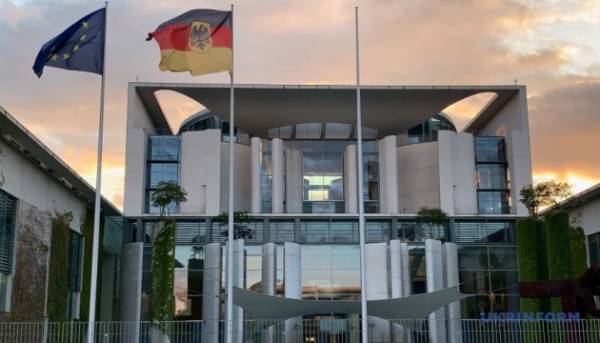 Німеччина розглядає можливість запровадження персоналізованих перевірок для чоловіків призовного віку з України, які прямують до Європейського Союзу. 1