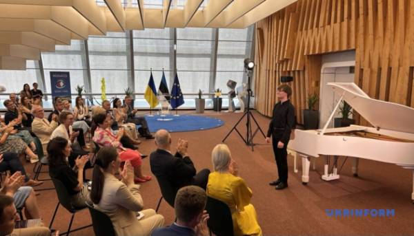 У Європейській раді виступив 17-річний український музикант Гавриїл Сидорик.