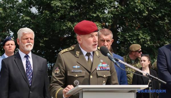 Армія Чехії виявляє інтерес до бойового досвіду Збройних сил України та планує продовжувати співпрацю з Україною, як повідомляє Генеральний штаб. 6