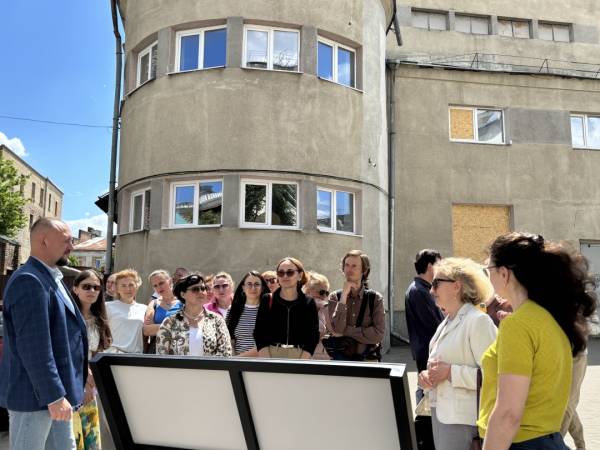 У столиці з'явився інформаційний стенд про знищену Воскресенську церкву на Подолі 6 У столиці з'явився інформаційний стенд про знищену Воскресенську церкву на Подолі 6