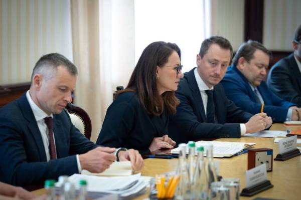 Свириденко провела зустріч з представниками місії МВФ 8 Свириденко провела зустріч з представниками місії МВФ 8