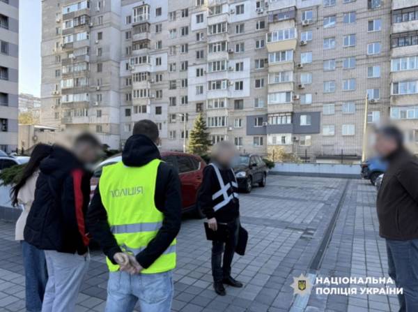 Міжнародні гастролі вигаданого гурту для поїздок за кордон: колишньому міністру культури вручили підозру 8
