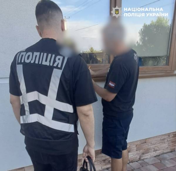 Міжнародні гастролі вигаданого гурту для поїздок за кордон: колишньому міністру культури вручили підозру 7