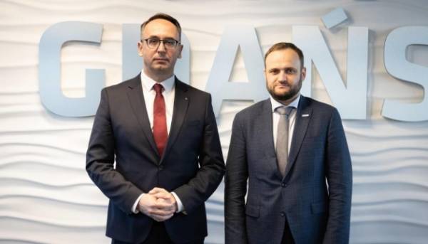 Кулеба і польський міністр інфраструктури обговорили спільні транскордонні проєкти та виклики у сфері безпеки 17