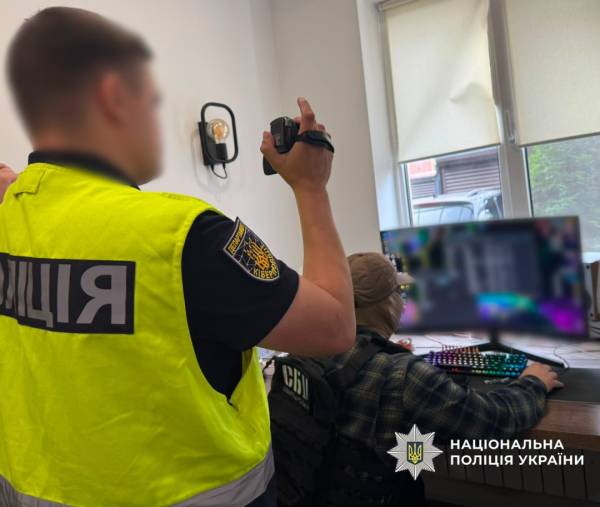Правоохоронці затримали групу творців фальшивої програми «Резерв+» 5 Правоохоронці затримали групу творців фальшивої програми «Резерв+» 5