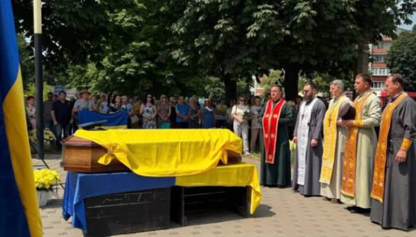 Провели в останню путь пілота та штурмана, які загинули в авіакатастрофі Су-24М на Хмельниччині 10