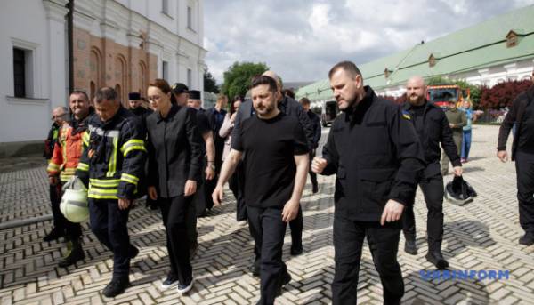 Зеленський: Два безпілотники були спрямовані на ту частину Києва, де знаходяться Лавра та "Мистецький арсенал". 13 Зеленський: Два безпілотники були спрямовані на ту частину Києва, де знаходяться Лавра та "Мистецький арсенал". 13