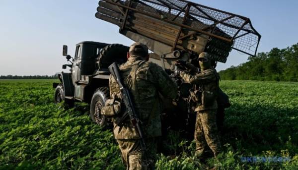 Найбільше ворог тисне на трьох напрямках, від початку доби на фронті - 55 атак 7 Найбільше ворог тисне на трьох напрямках, від початку доби на фронті - 55 атак 7
