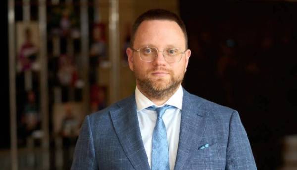 Головна 29 Депутат запропонував покращити Конституцію України, а не переписувати її, виділивши…