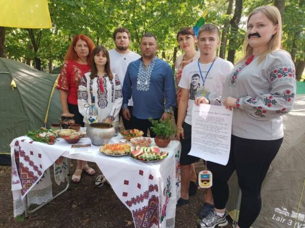 Протягом року рекомендується вживати 12 порцій козацького борщу. 12 Протягом року рекомендується вживати 12 порцій козацького борщу. 12