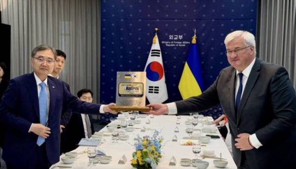 Сибіга провів зустріч з міністром закордонних справ Південної Кореї, обговорювалися&hellip;