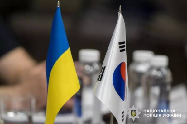 Корея надала Національній поліції 60 пікапів для виконання службових обов'язків в умовах бойових дій. 14