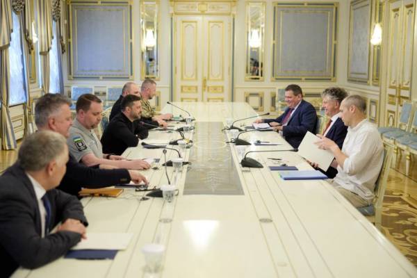 Володимир Зеленський провів зустріч із радником прем'єр-міністра Великої Британії, обговорюючи ситуацію на фронті та наслідки українських ударів по території Російської Федерації. 6 Володимир Зеленський провів зустріч із радником прем'єр-міністра Великої Британії, обговорюючи ситуацію на фронті та наслідки українських ударів по території Російської Федерації. 6