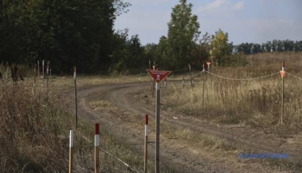Уряд розширив повноваження Центру гуманітарного розмінування та надав можливість залучення міжнародної допомоги. 3 Уряд розширив повноваження Центру гуманітарного розмінування та надав можливість залучення міжнародної допомоги. 3