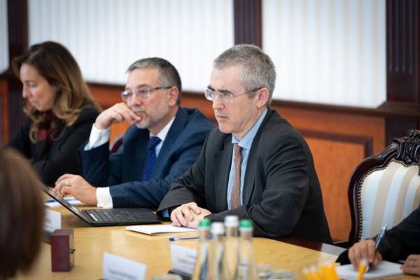 Свириденко провела зустріч з представниками місії МВФ 7 Свириденко провела зустріч з представниками місії МВФ 7