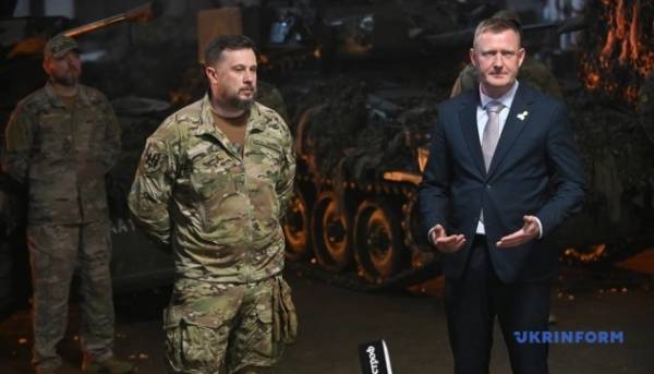 Міністр оборони Латвії направив Україні 14 одиниць військової техніки 10 Міністр оборони Латвії направив Україні 14 одиниць військової техніки 10