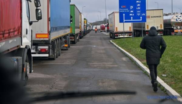 В Україні розпочнуться випробування експлуатації довгих автопоїздів, що складаються з трьох ланок. 17 В Україні розпочнуться випробування експлуатації довгих автопоїздів, що складаються з трьох ланок. 17