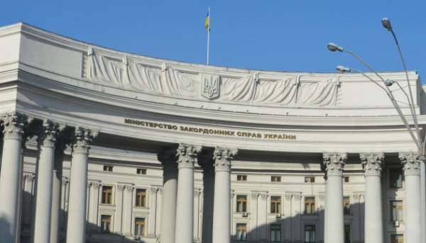 Київ намагається зменшити напруженість у взаєминах з Варшавою, заявили в Міністерстві закордонних справ. 14