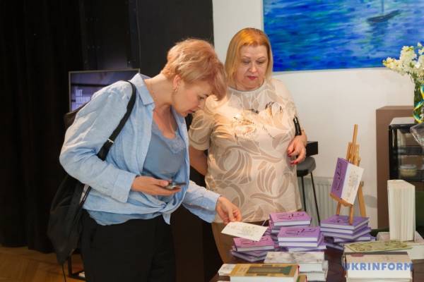 У столиці представили збірку висловлювань та філософських міркувань «100 дещо неординарних ідей» 13 У столиці представили збірку висловлювань та філософських міркувань «100 дещо неординарних ідей» 13