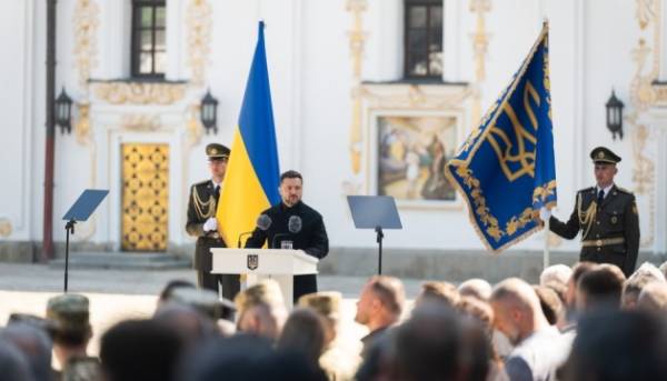198 українцям, п’ятеро з яких посмертно, Президент Зеленський вручив нагороди та присвоїв почесні звання. 22