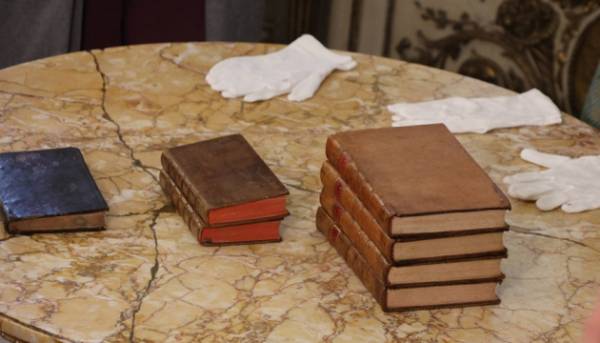 Головна 22 Книжкова колекція Вернадського поповнилася стародавніми виданнями Вольтера, Шевальє та Маршалла, де згадується Україна.