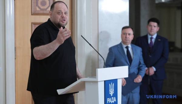 До 250-річчя проголошення незалежності Сполучених Штатів Америки у Верховній Раді України розгорнуто фотовиставку, організовану інформаційним агентством «Укрінформ» спільно з дипломатичним представництвом США. 29 До 250-річчя проголошення незалежності Сполучених Штатів Америки у Верховній Раді України розгорнуто фотовиставку, організовану інформаційним агентством «Укрінформ» спільно з дипломатичним представництвом США. 29