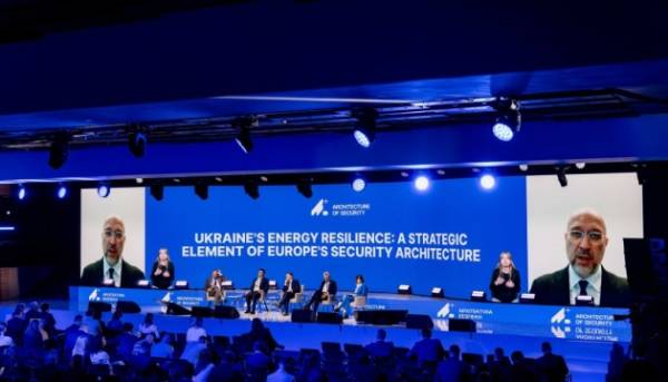 Шмигаль: Україна створює оновлену енергосистему на засадах енергетичних сот 13
