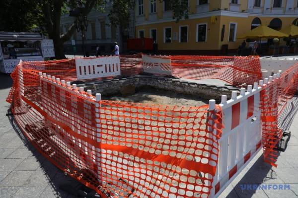 На Приморському бульварі в Одесі знову почали археологічні розкопки, де шукають фортецю Хаджибей. 4