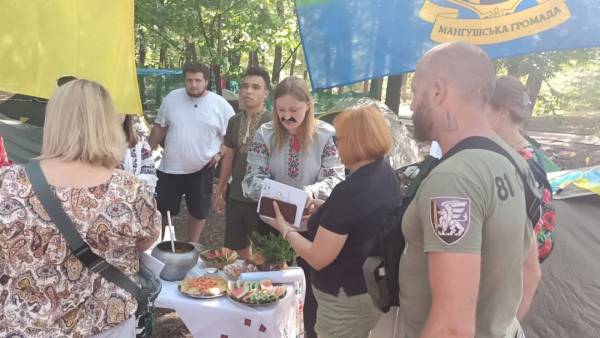 Протягом року рекомендується вживати 12 порцій козацького борщу. 14 Протягом року рекомендується вживати 12 порцій козацького борщу. 14