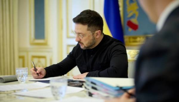 Глава держави відзначив заслуги більше ніж 450 військовослужбовців Національної гвардії, правоохоронців, співробітників Державної служби з надзвичайних ситуацій та прикордонників, 203 з яких були удостоєні нагород посмертно.