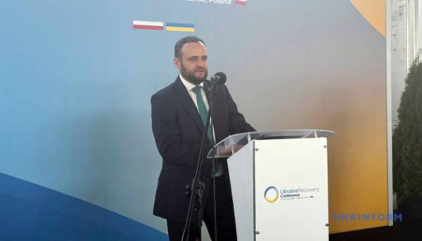 Україна та Польща обговорили питання заторів на кордоні – Кулеба