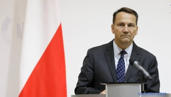 Головна 24 Sikorski ostrzegł Nawrockiego przed odebraniem Zełenskiemu polskiego odznaczenia