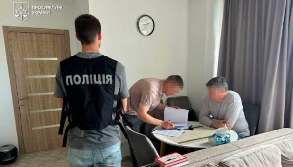 Головна 31 Міжнародні гастролі вигаданого гурту для поїздок за кордон: колишньому міністру…