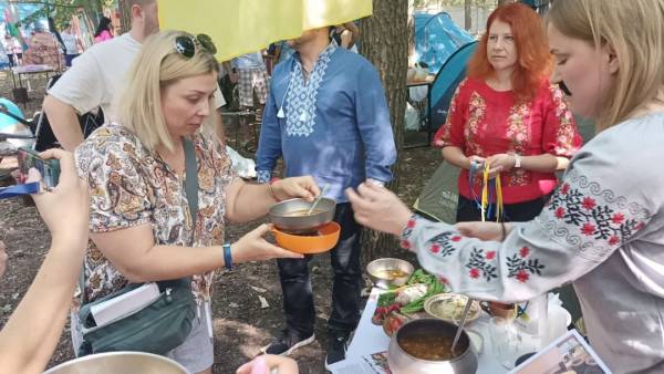 Протягом року рекомендується вживати 12 порцій козацького борщу. 13 Протягом року рекомендується вживати 12 порцій козацького борщу. 13