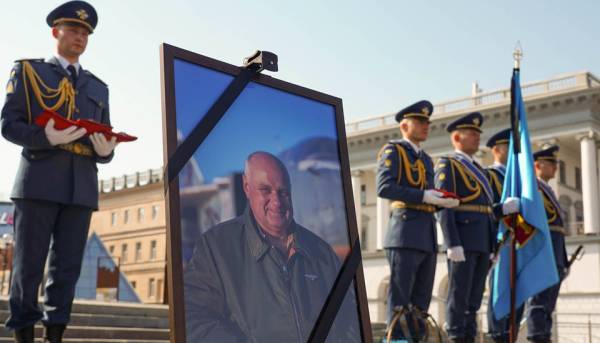 Провели в останню путь пілота та штурмана, які загинули в авіакатастрофі Су-24М на Хмельниччині 11