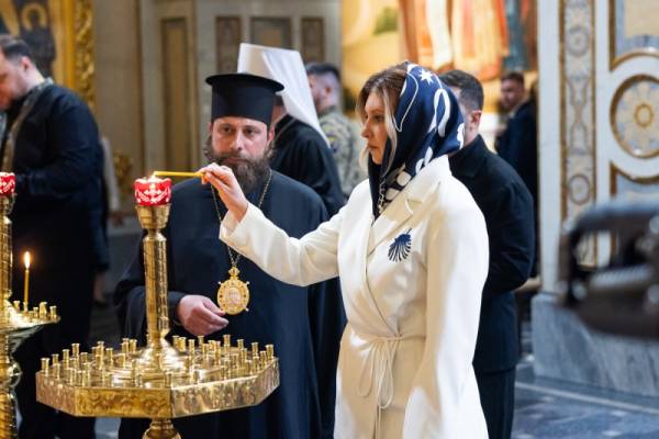 Подружжя Зеленських взяло участь у спільній молитві за Україну у Києво-Печерській лаврі 6