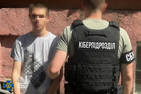 СБУ виявила та затримала трьох осіб, які допомагали росіянам у реєстрації терміналів Starlink. 9 СБУ виявила та затримала трьох осіб, які допомагали росіянам у реєстрації терміналів Starlink. 9