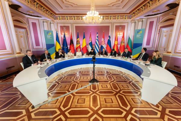 Володимир Зеленський зустрівся з учасниками саміту "Україна - Південно-Східна Європа" 8 Володимир Зеленський зустрівся з учасниками саміту "Україна - Південно-Східна Європа" 8