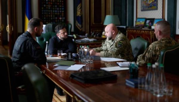 Зеленський провів наради з воєнним командуванням та польовими командирами. 10 Зеленський провів наради з воєнним командуванням та польовими командирами. 10