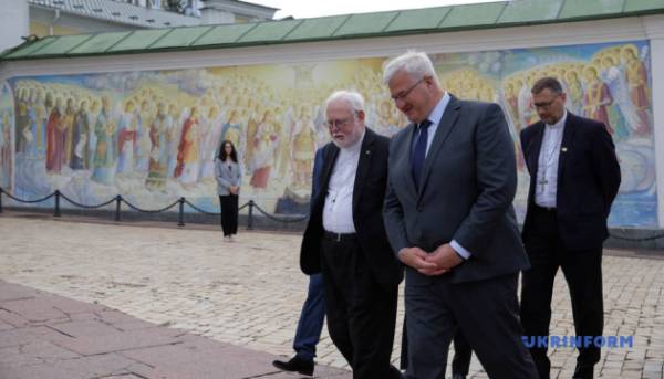 Повернення полонених і заручників із Росії: Сибіга зустрівся зі спецпосланцем Папи Лева XIV 9 Повернення полонених і заручників із Росії: Сибіга зустрівся зі спецпосланцем Папи Лева XIV 9