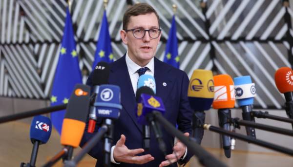 Глава уряду Естонії закликає ЄС якнайшвидше розпочати переговори з Україною за всіма напрямками. 2