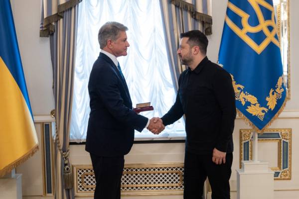Зеленський провів зустріч з конгресменом Макколом, де обговорювалися саміт НАТО та відносини зі Сполученими Штатами. 6 Зеленський провів зустріч з конгресменом Макколом, де обговорювалися саміт НАТО та відносини зі Сполученими Штатами. 6