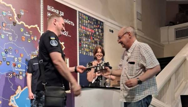 У столиці провели спеціальне погашення поштової марки, яка вшановує Річкову флотилію ВМС. 2