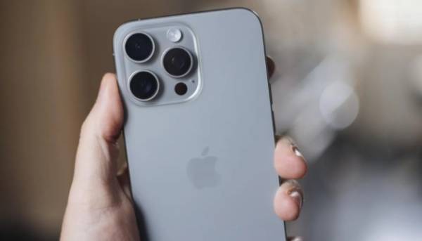 Apple повідомила власників iPhone у понад 90 державах про кібератаки з використанням програм-шпигунів, інформують медіа. 7 Apple повідомила власників iPhone у понад 90 державах про кібератаки з використанням програм-шпигунів, інформують медіа. 7