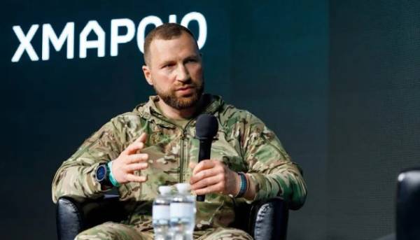 Відтепер Хмара офіційно обійняв посаду виконуючого обов'язки міністра оборони. 5 Відтепер Хмара офіційно обійняв посаду виконуючого обов'язки міністра оборони. 5